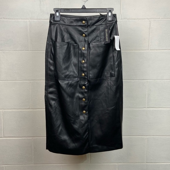 NWT Blank NYC Women's Faux‎ Leather Snap Front Black Midi Skirt Size 25 Pockets - Picture 1 of 7